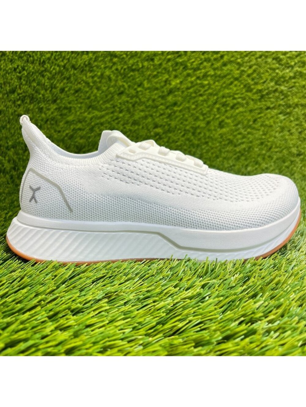 Flux Adapt Runner White Gum Womens Size 6.5 Running Athletic Walking Knit Shoes